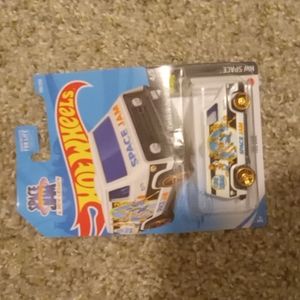 Hot Wheels Space Jam: 70s Van